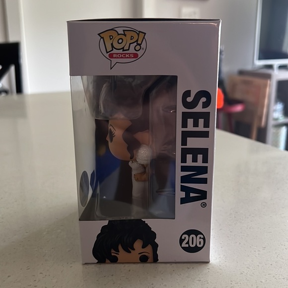 Selena collectible funko pop - Picture 2 of 3
